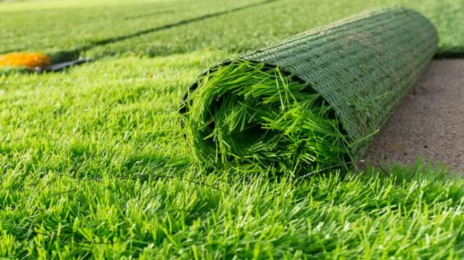 مقایسه چمن مصنوعی و طبیعی