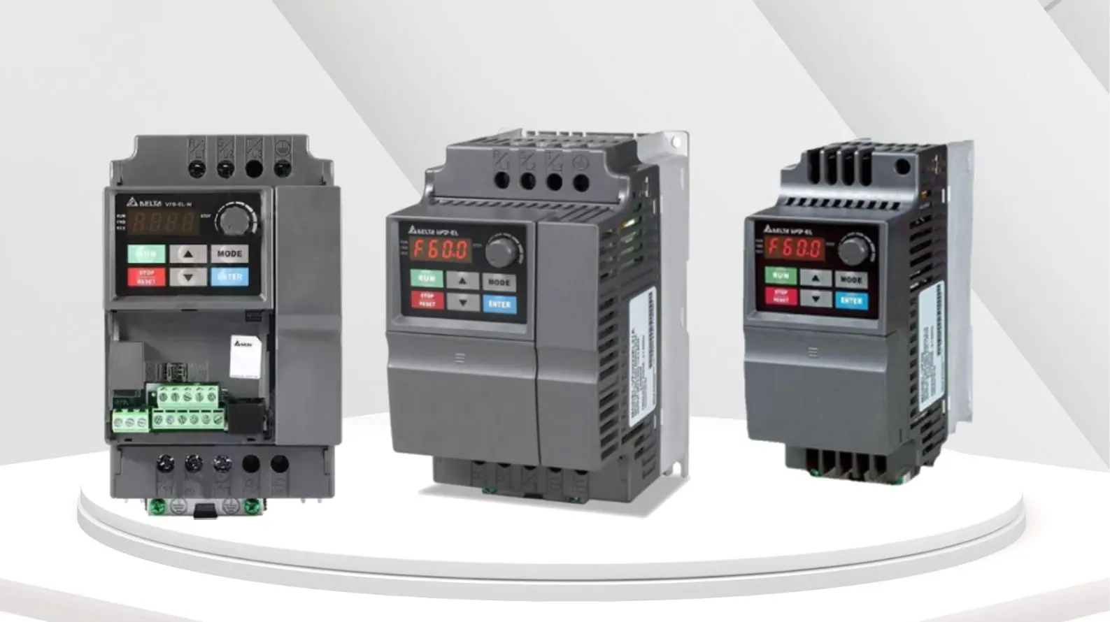 اینورتر دلتا سری ELW با نمایش ترمینالها و پنل