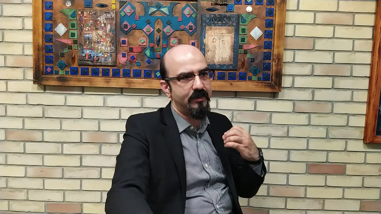 ساسان کریمی کارشناس سیاسی