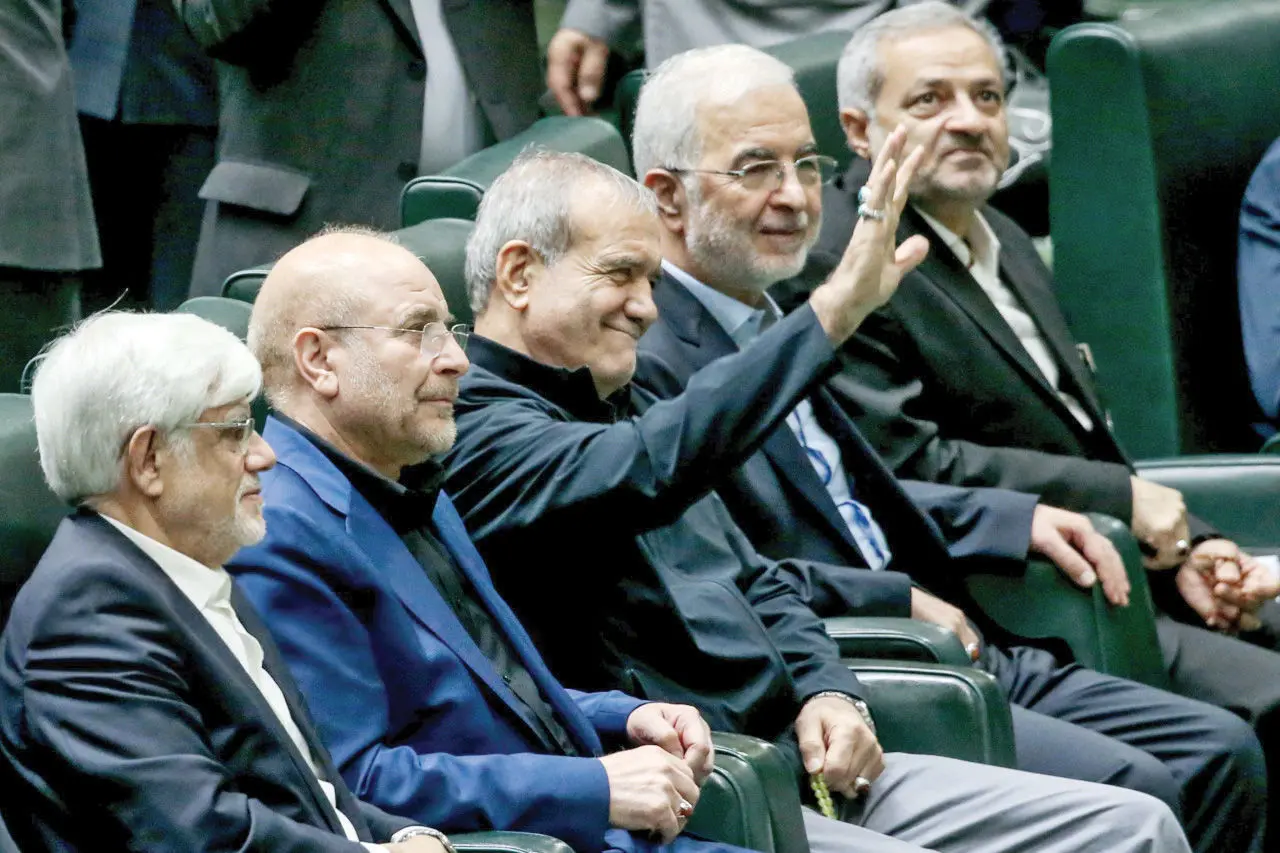 تعامل یا مداخله؟برخی از نمایندگان به اخراج ۴هزار نفر از دولت در جریان استخدامهای غیرقانونی اعتراض کردند