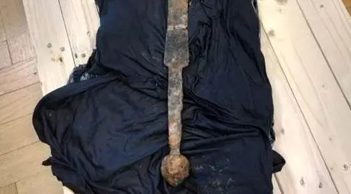 کشف شمشیر ۸۰۰ ساله در دل ویستولا؛ پنجرهای تازه به تاریخ قرون وسطای لهستان