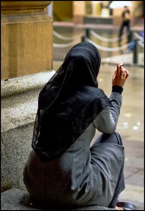 افزایش ۱۳۰ درصدی مصرف سیگار در میان دختران نوجوان طی یک دهه گذشته