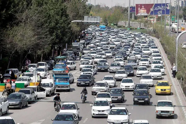 مجوز با اتحادیه، نظارت با دولت/فعالان بازار آنلاین حمل‌‏ونقل عمومی نسبت به سکوت عارف درباره مرجع صدور مجوز انتقاد دارند