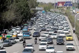 مجوز با اتحادیه، نظارت با دولت/فعالان بازار آنلاین حمل‌‏ونقل عمومی نسبت به سکوت عارف درباره مرجع صدور مجوز انتقاد دارند