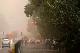 گرد و خاک و گرما در راه تهران