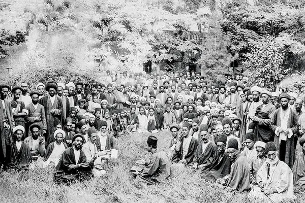 لحظه اکنون؛ امتداد گذشته/مروری بر کتاب مشروطه همگان که نقدی است بر  بابی‏‌نمایی انقلاب مشروطه ایران