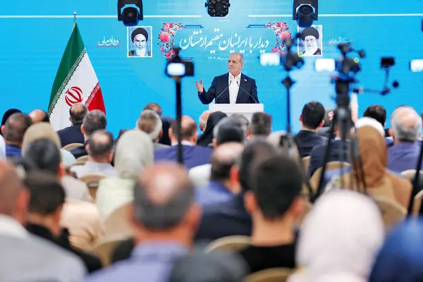 پزشکیان در جمع ایرانیان ارمنستان مطرح کرد:نباید در حصار خودساخته بمانیم