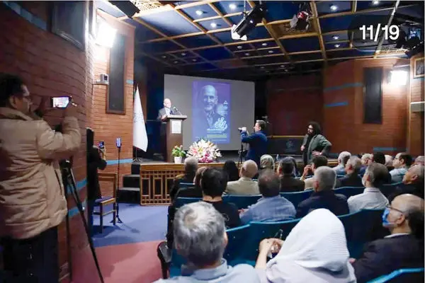 گسست با نسل انقلاب/گفتار‌هایی در شب خاطرات محمد توسلی درباره کارنامه سیاسی او و نسبت آن با شرایط امروز