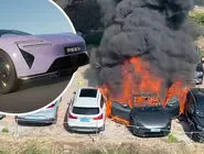 سدان برقی اوتار ۰۶ آتش گرفت؛ ۷ خودرو در شعله‌ها سوختند