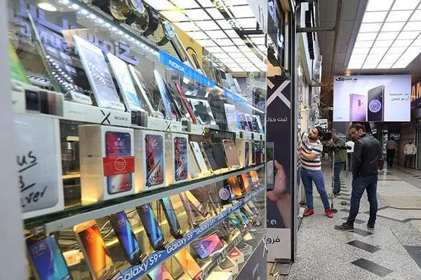 مردم به گوشی دست‌دوم و تعمیرات روی آورده‌اند