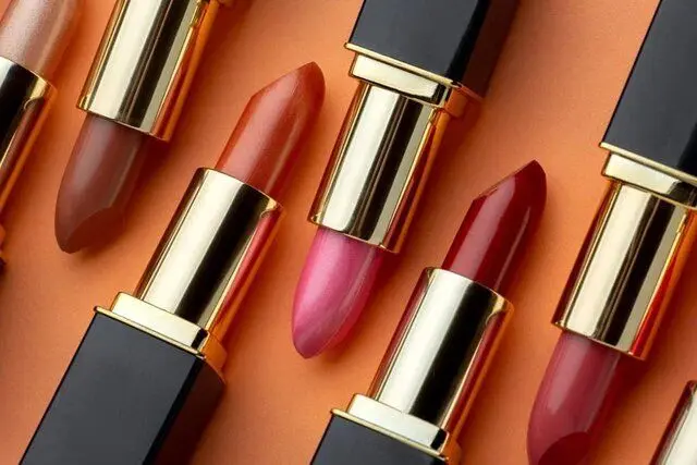 هشدار سازمان غذا و دارو درباره بلع ناخواسته رژلب 