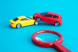 خرید بیمه شخص ثالث آنلاین بهتر است یا حضوری؟