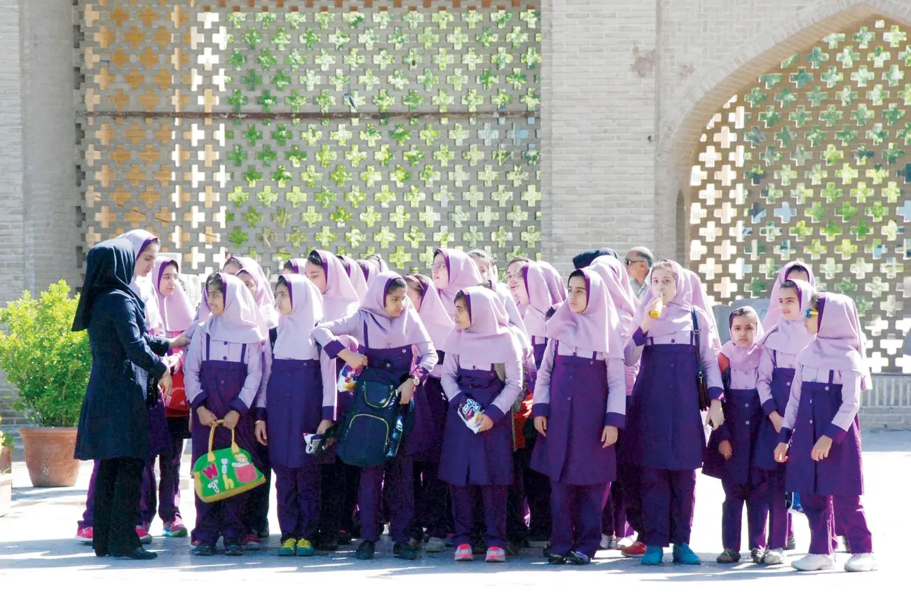 کلاسهـــای 200 میلیون تومانی/ افزایش چشمگیر شهریههای مدارس غیردولتی، خانوادههای دانشآموزان را به دردسر انداخته است