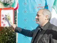 چکش ضد استکبار و گل؟/ درباره عکسی از وزیر آموزش و پرورش در روز ۱۳ آبان