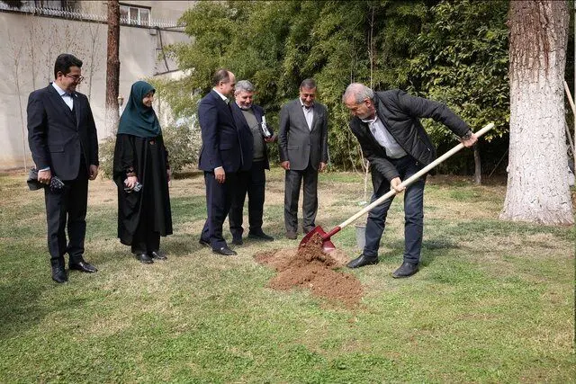 پزشکیان: مردم با مشارکت در کاشت درخت به بهبود محیط زیست کشور کمک کنند
