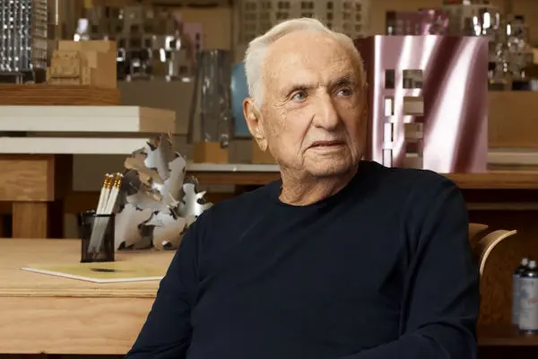 فراتر از معمار