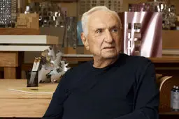 فراتر از معمار