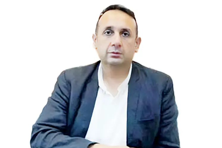 مهدی افنانی کارشناس بورس: سرمایهگذار در یک اتاق تاریک رها شده است