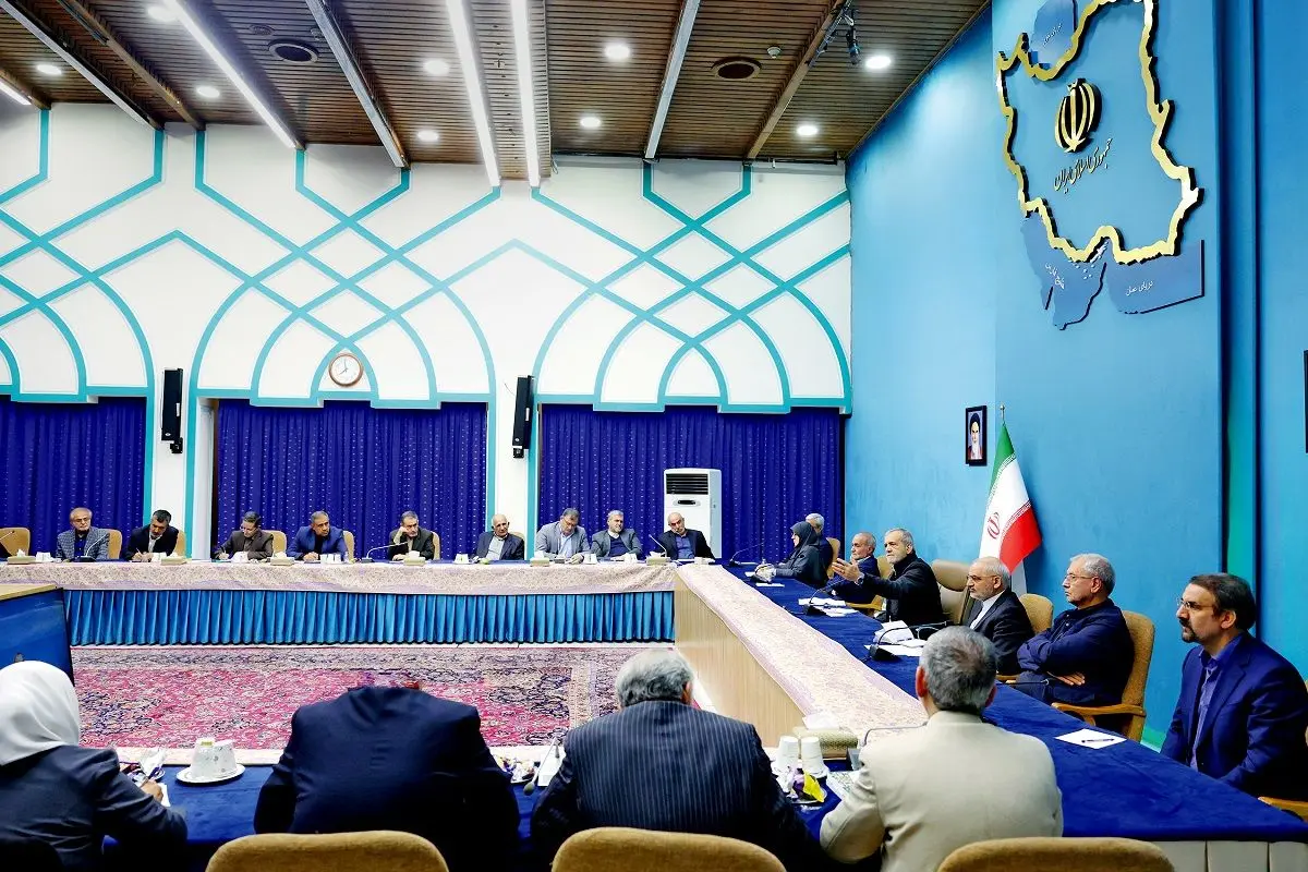 پیشنهاد عفـو عمومی/گفتوگو با فعالان سیاسی درباره نامه خانه احزاب به رئیسجمهور