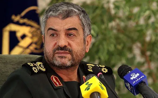 سردار جعفری: شرمنده شهدایی هستیم که برای ارتقای توان دفاعی کشور تلاش کردند  