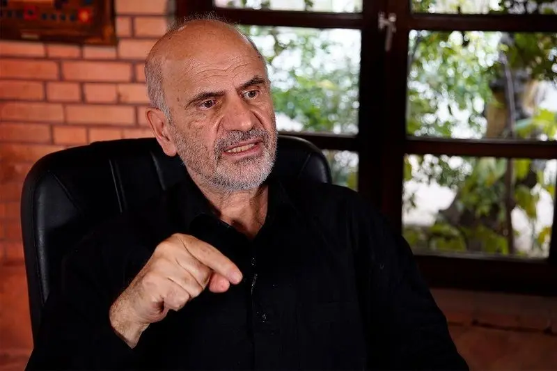 فرشاد مومنی: تا میگوییم «تنش زدایی»، عدهای کهیر میزنند