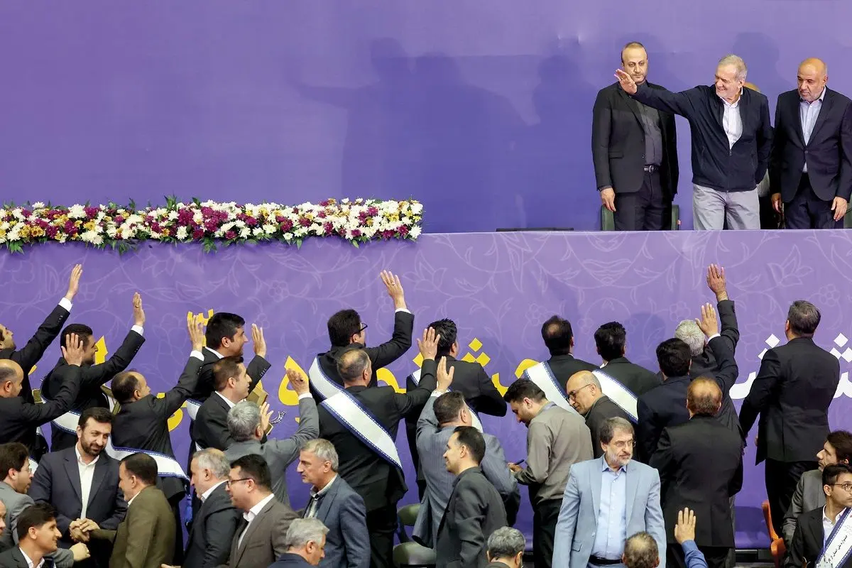 پزشکیان در همایش بزرگ کارگران مطرح کرد: حمایت از خانواده جانباختگان انفجار بندر