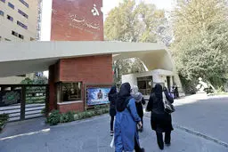 مشکلات خوابگاه؟دانشجویان دانشگاه الزهرا  به تشدید سخت‌گیری‌ها در ورود و خروج به خوابگاه‌ها و محدودیت‌های پوششی اعتراض دارند