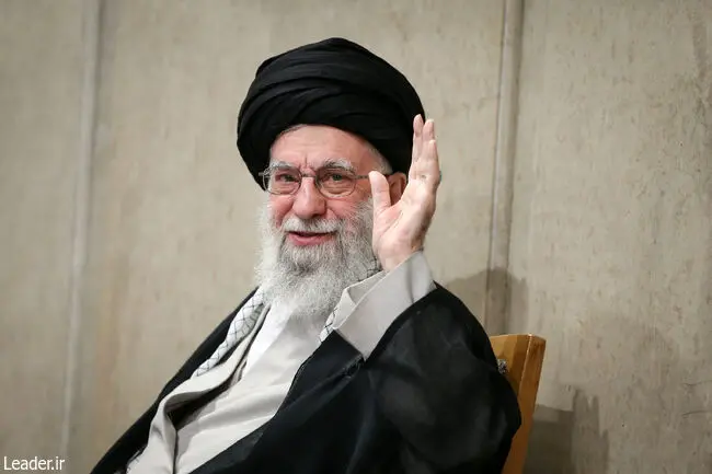 رهبری: باید از خدمتگزاران کشور بویژه رئیس جمهور پرکار و پرتلاش حمایت شود
