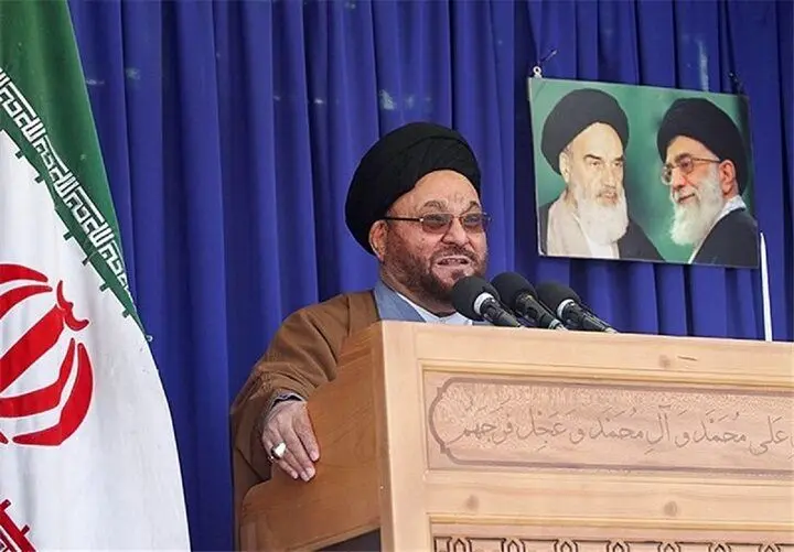 امام جمعه اصفهان: امدادهای غیبی نظام اسلامی را حفظ می‌کند