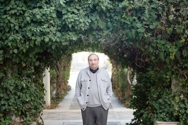 فیلسوف توسـعه/گفتارهایی درباره کتاب «روایت همایون» که به بازخوانی آرای محمدعلی کاتوزیان می‌پردازد