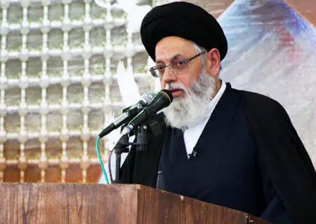 امام جمعه یزد: جبهه اصلاحات مطالبات دشمن را می‌گوید؛ باید بر دهان این افراد زد