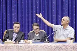 بررسی مواضع فعالان دو جناح در نشست با رئیس جمهور/ انتقاد اصلاح‌طلبان تشویق تندروها