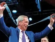 خوش‏گذرانی‏‌های مـوذیانه نایجل فاراژ/مرد بی‏خیال، بازیگوش و ترسناک می‏‌تواند نخست‏‌وزیر بعدی بریتانیا باشد؟ 