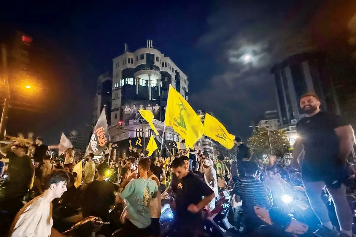 لبنان در مرز جنگ داخلی/طرفداران حزبالله در واکنش به مصوبه خلع سلاح به خیابانها ریختند