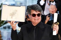 لبـاس جدید پادشـاه/یک تصادف ساده یک هیچ بزرگ است که نه نخل طلای کن توانایی پرکردن آن را دارد، نه اسکار احتمالی