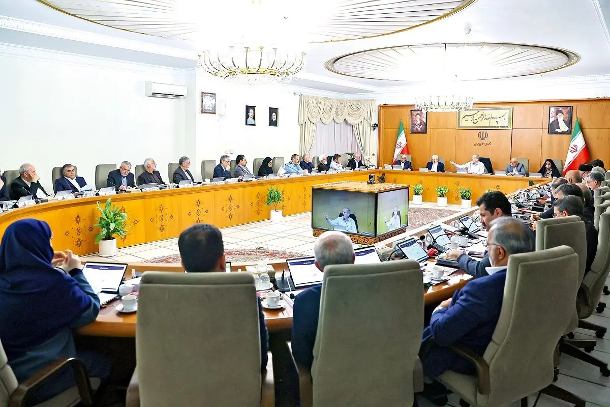 دو راهی ترمیـم/بررسی پیشنهاد تغییر در کابینه و آیندهای که دولت در پیش دارد