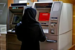 مصائب بی پولی/گزارش میدانی هم‌میهن از  سرگردانی مردم بین بانک‌ها و مصوبات بانک مرکزی که چندان نتیجه‌بخش نبوده است