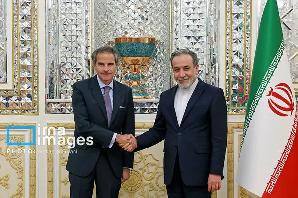دیدار شبانه عراقچی و گروسی در تهران