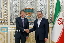 دیدار شبانه عراقچی و گروسی در تهران