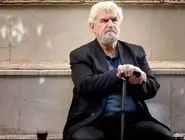 عنایت بخشی در بخش مراقبت‌های ویژه تهران

