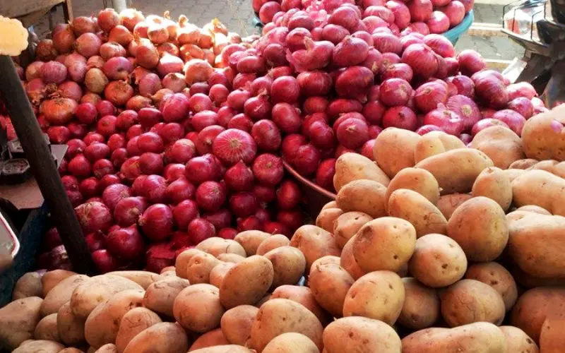کاهش ۴۰ درصدی قیمت سیبزمینی و ۳۰ درصدی پیاز در بازار