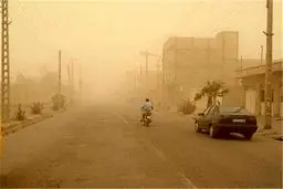 طوفان شن در شمال سیستان و بلوچستان؛ مشکلات تنفسی و ترافیکی برای مردم