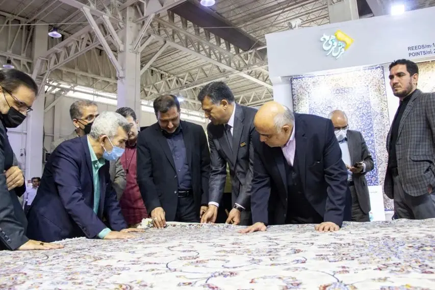 استقبال بازدیدکنندگان نمایشگاه فرش ماشینی از فرش صددرصد پشم طبیعی سرمایه