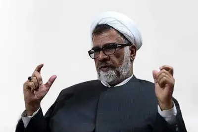 حضور روحانیون در مشاغل غیرتخصصی مردم را از دین دور میکند