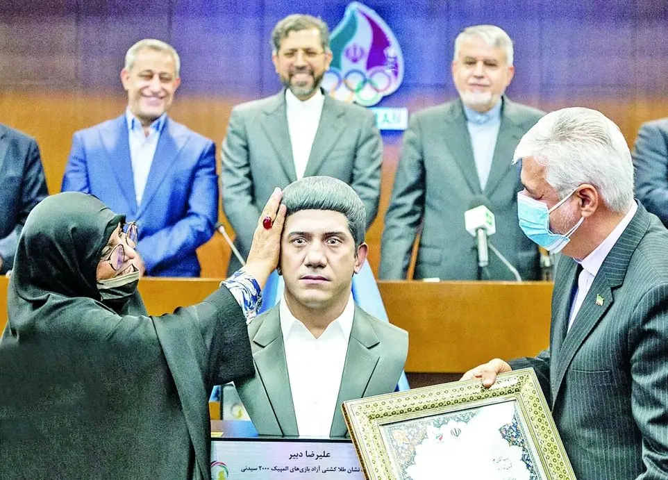 غیبت دبیر