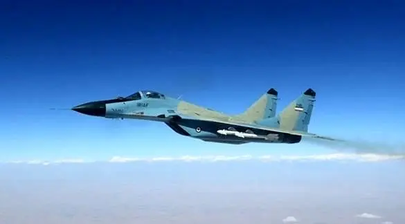 ویدئویی از پرواز جنگنده ارتش در آسمان تهران