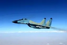 ویدئویی از پرواز جنگنده ارتش در آسمان تهران