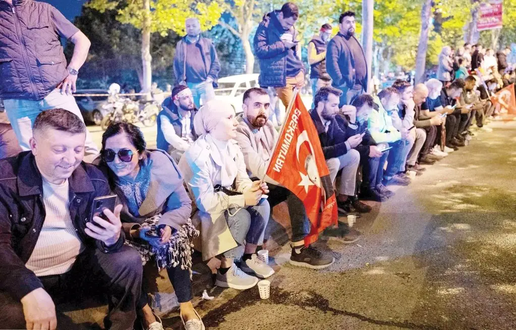 پیچ و خم انتخابات در دو کشور همسایه