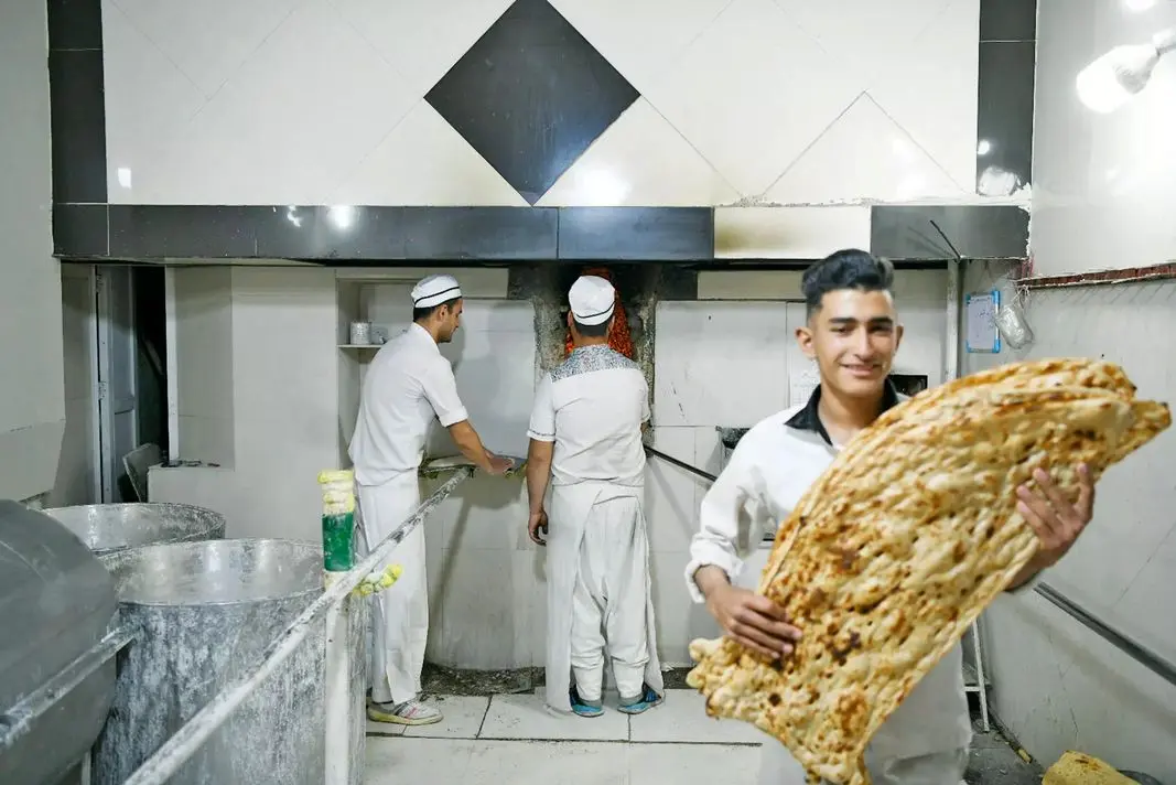 که رحم اگر نکند مُدَّعی خدا بکند