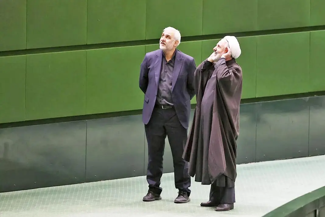 لبخوانی علم است